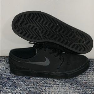 Authentic Nike Janoski (Black/Gray)